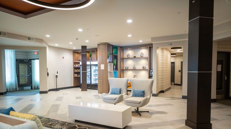 Holiday Inn St. Louis-Creve Coeur Lobby