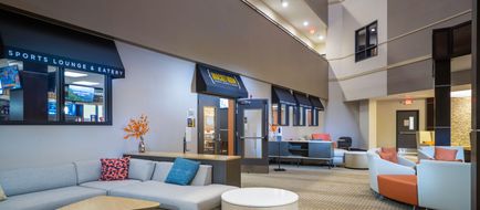 Holiday Inn St. Louis-Creve Coeur Lobby