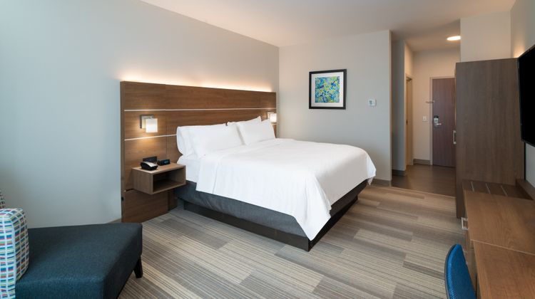 Holiday Inn Express & Suites St Peters Room