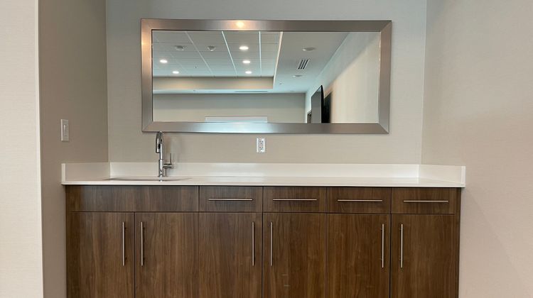 Holiday Inn Express & Suites Airport Meeting