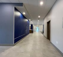 Holiday Inn Express & Suites Airport Lobby