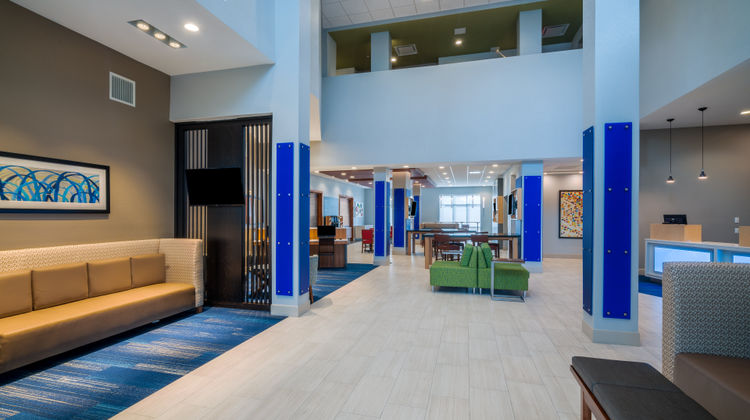 Holiday Inn Express & Suites St Peters Lobby