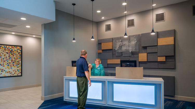 Holiday Inn Express & Suites St Peters Lobby