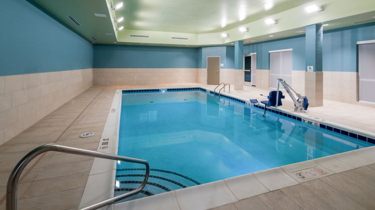 Holiday Inn Express & Suites St Peters Pool