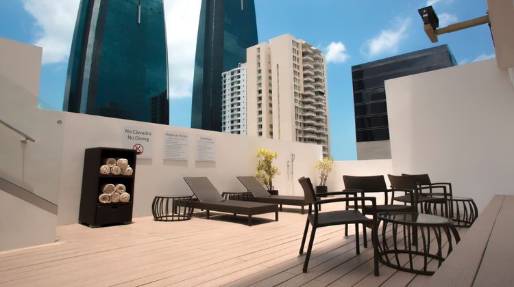 Holiday Inn Express Distrito Financiero Pool