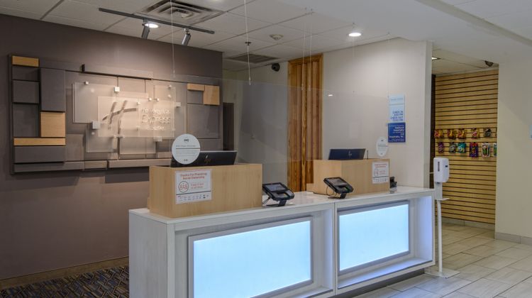 Holiday Inn Express Lobby