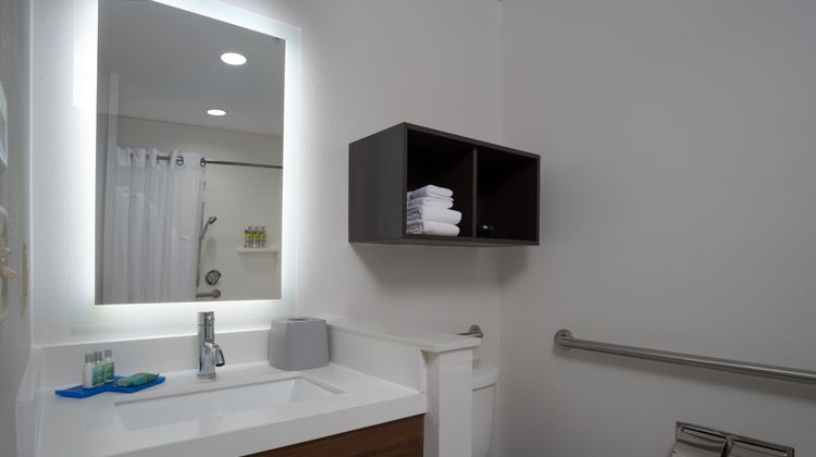 Holiday Inn Express Hotel & Suites Room