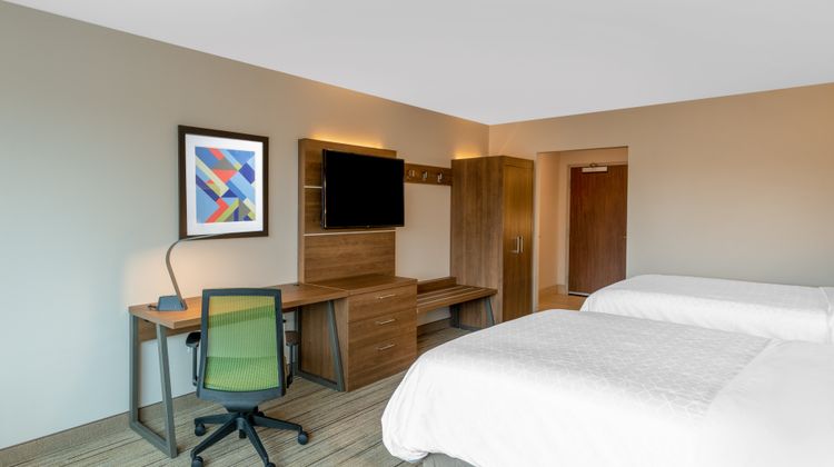 Holiday Inn Express/Stes Airport North Room