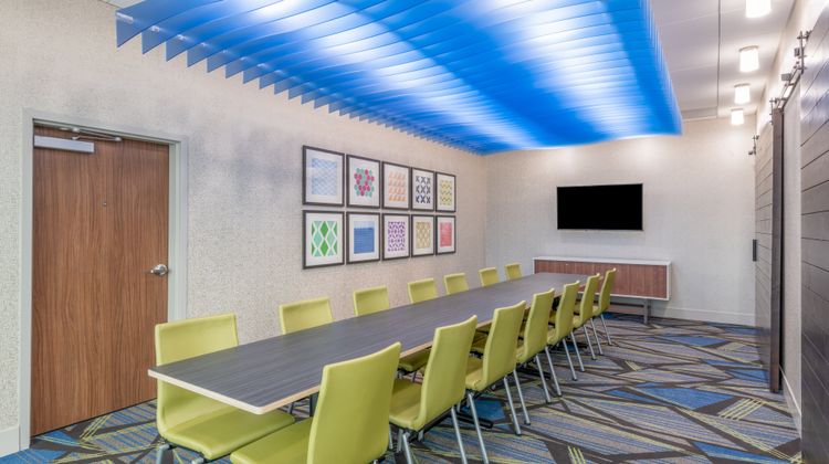 Holiday Inn Express/Stes Airport North Meeting