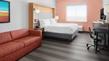 <b>Holiday Inn Suite</b>. Images powered by <a href="https://www.leonardoworldwide.com/" title="Leonardo Worldwide" target="_blank">Leonardo</a>.