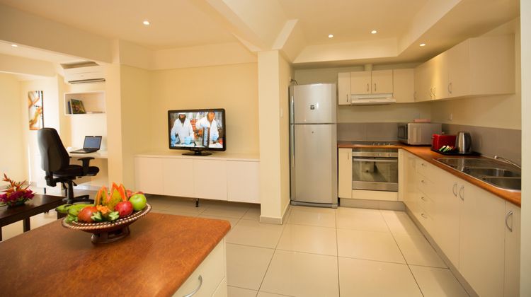 Gateway Hotel & Apartments Room