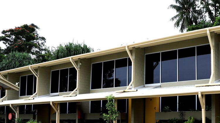 Huon Gulf Hotel & Apartments Exterior