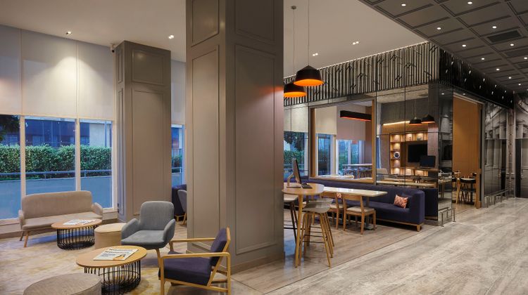 Holiday Inn Express Gurgaon Sector 50 Lobby