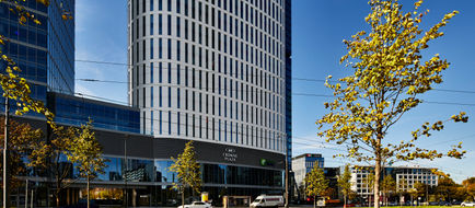 Holiday Inn Express Warsaw - The HUB Exterior