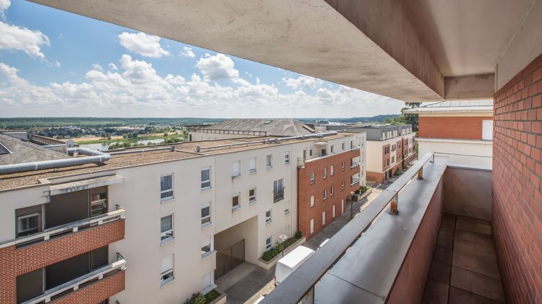 <b>Appart'City Blois Room</b>. Images powered by <a href="https://www.leonardoworldwide.com/" title="Leonardo Worldwide" target="_blank">Leonardo</a>.