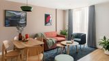 Cove Paradise Street Room