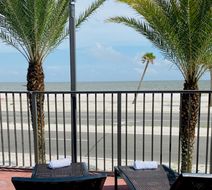 Holiday Inn Express Gulfport Beach Exterior
