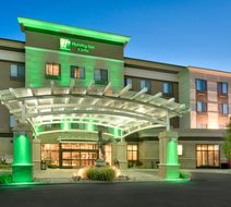 Holiday Inn & Suites Exterior