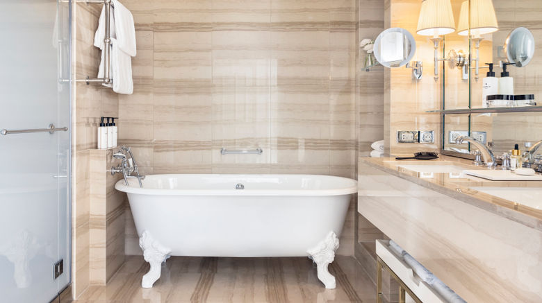 <b>InterContinental Paris Le Grand Hotel Suite</b>. Images powered by <a href="https://www.leonardoworldwide.com/" title="Leonardo Worldwide" target="_blank">Leonardo</a>.