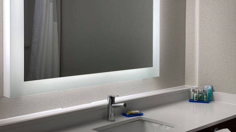 <b>Holiday Inn Express & Suites Room</b>. Images powered by <a href="https://www.leonardoworldwide.com/" title="Leonardo Worldwide" target="_blank">Leonardo</a>.