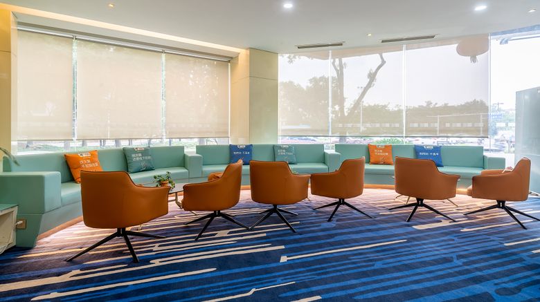 <b>Holiday Inn Express Yangzhou City Center Lobby</b>. Images powered by <a href="https://www.leonardoworldwide.com/" title="Leonardo Worldwide" target="_blank">Leonardo</a>.