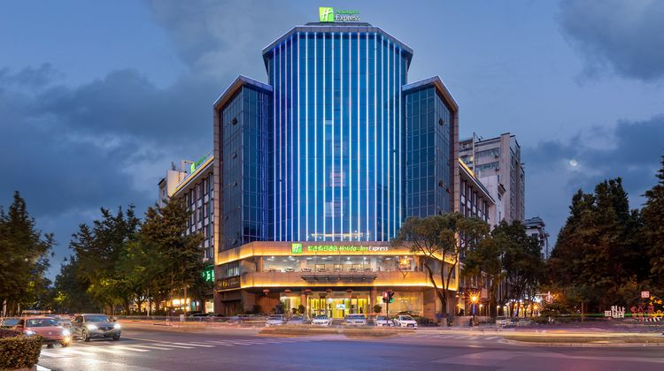 Holiday Inn Express Yangzhou City Center Exterior