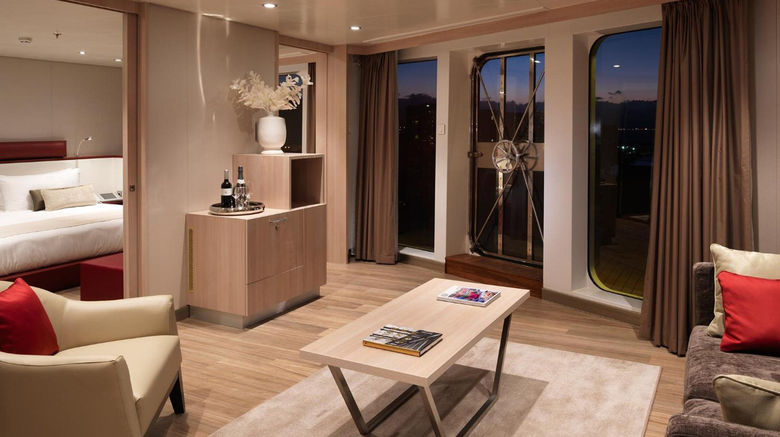 <b>Sunborn Yacht Hotel Suite</b>. Images powered by <a href="https://www.leonardoworldwide.com/" title="Leonardo Worldwide" target="_blank">Leonardo</a>.