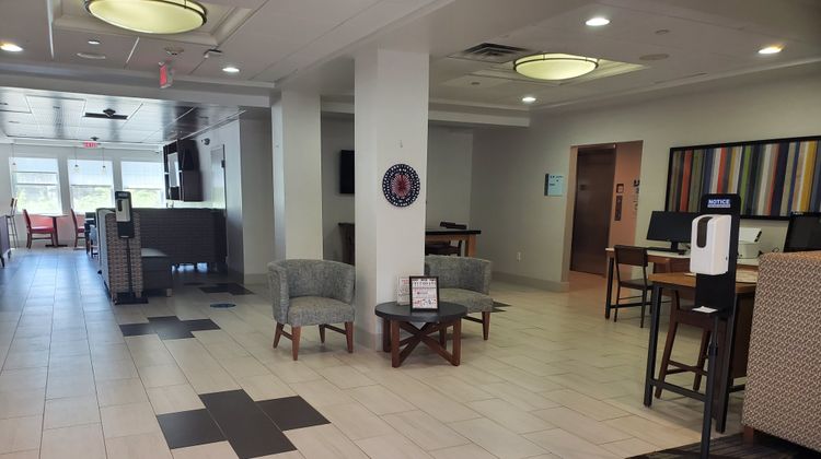 Holiday Inn Express Hotel & Suites Lobby