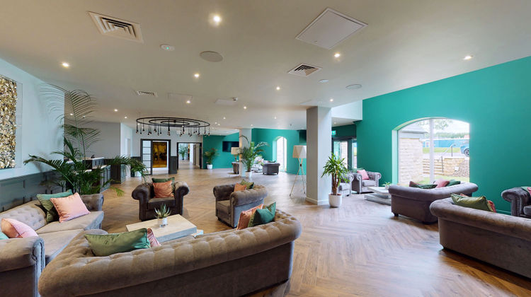 Van Dyk by Wildes Lobby