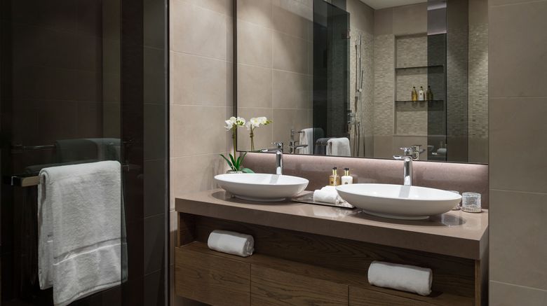 <b>Jumeirah Living Marina Gate Room</b>. Images powered by <a href="https://www.leonardoworldwide.com/" title="Leonardo Worldwide" target="_blank">Leonardo</a>.