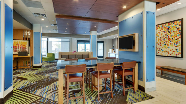Holiday Inn Express Porters Neck Lobby