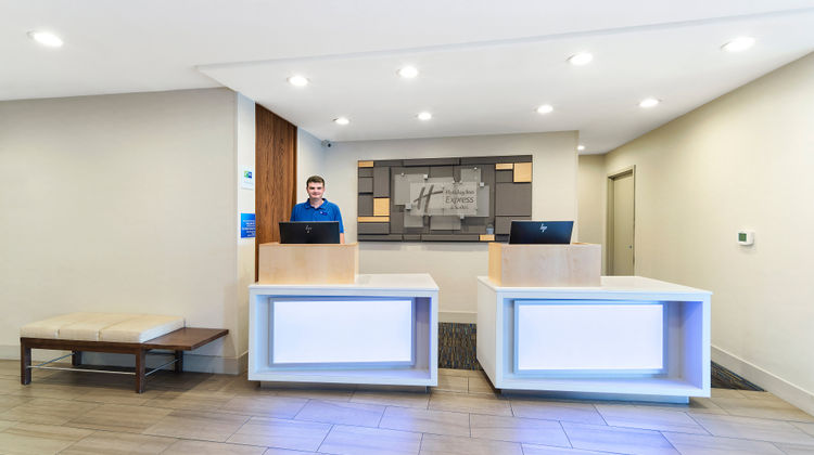 Holiday Inn Express Hotel & Suites West Lobby
