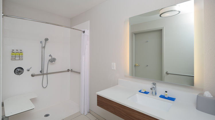 Holiday Inn Express Hotel & Suites West Room