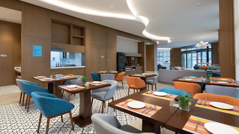 <b>Holiday Inn Express Longquanyi North Restaurant</b>. Images powered by <a href="https://www.leonardoworldwide.com/" title="Leonardo Worldwide" target="_blank">Leonardo</a>.