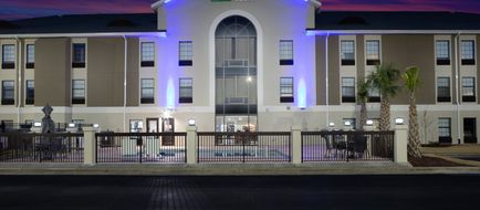 Holiday Inn Express Exterior