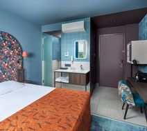 Babylon Hotel Room