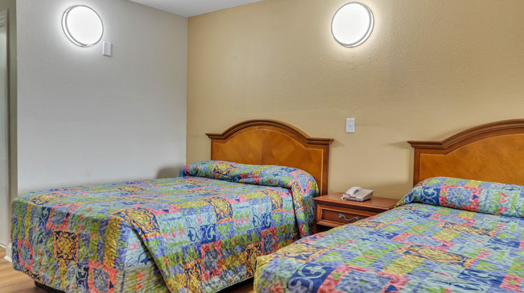 Studios and Suites 4 Less Emporia Suite