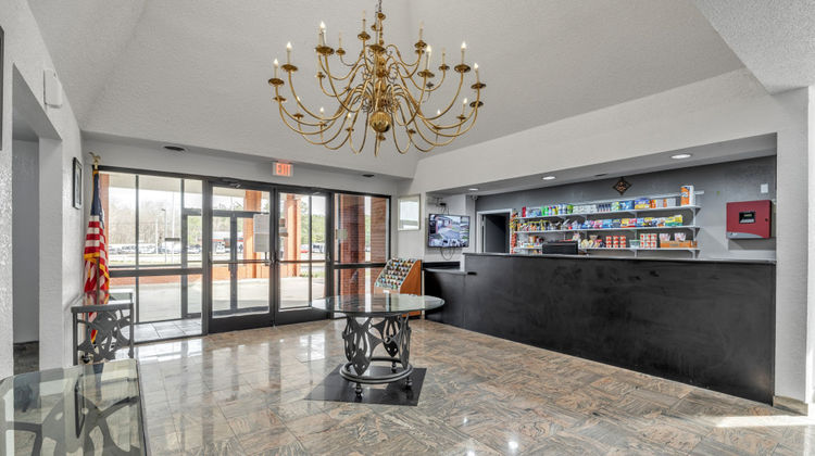 Studios and Suites 4 Less Emporia Lobby