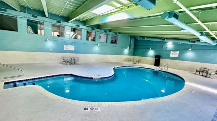 Holiday Inn Express Fall River North Pool