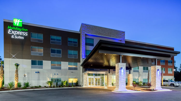 Holiday Inn Express & Suites Latta Exterior