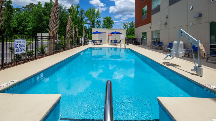 Holiday Inn Express & Suites Latta Pool