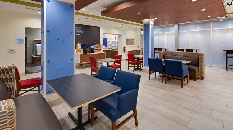 Holiday Inn Express & Suites Latta Restaurant