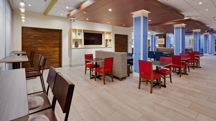 Holiday Inn Express & Suites Latta Restaurant