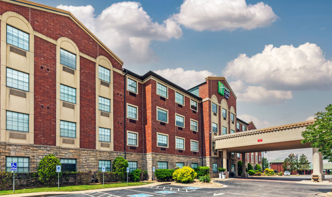 Holiday Inn Express Hotel & Suites Exterior