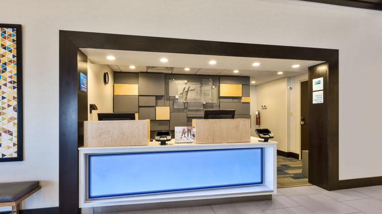 Holiday Inn Express Chillicothe Lobby