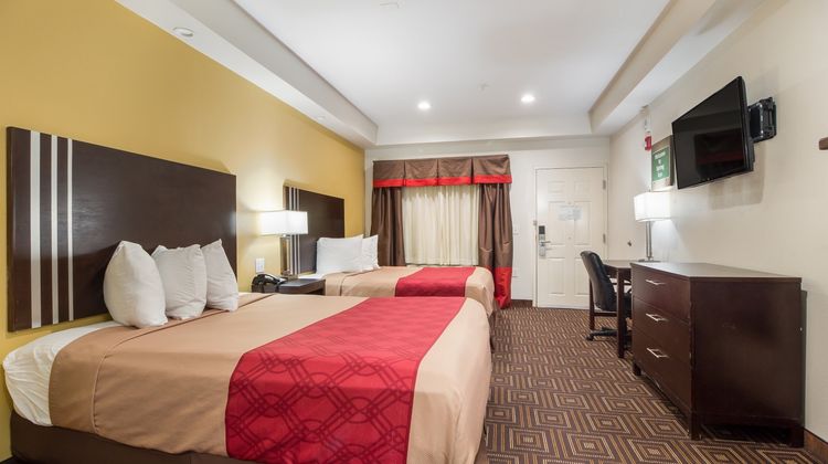 Scottish Inns & Suites Room