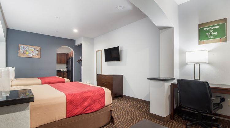 Scottish Inns & Suites Room