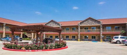 Scottish Inns & Suites Exterior