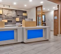 Holiday Inn Express & Suites Milan Lobby