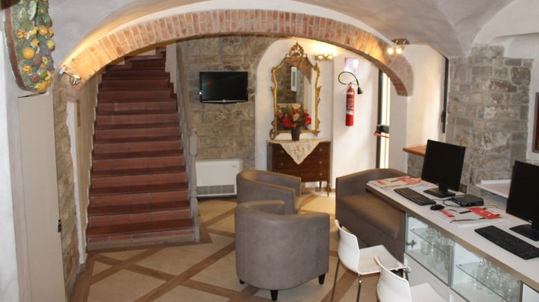 <b>Albergo Firenze Lobby</b>. Images powered by <a href="https://www.leonardoworldwide.com/" title="Leonardo Worldwide" target="_blank">Leonardo</a>.
